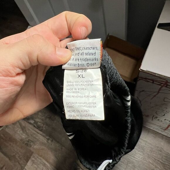 Vintage Tweety Bird Looney Tunes Shorts - Picture 10 of 10